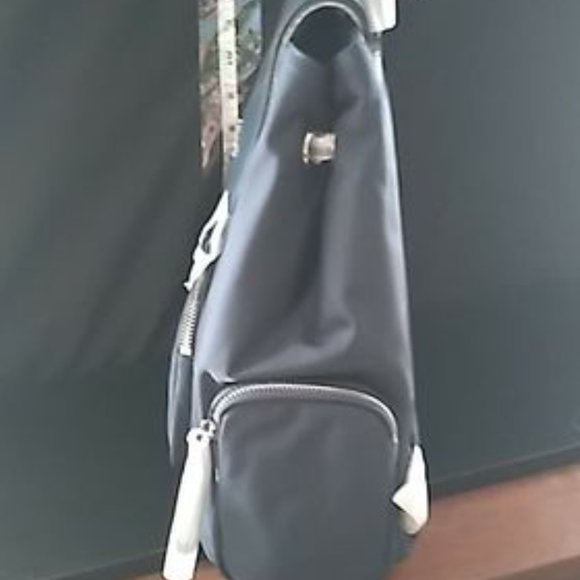 🔥Michael Kors Abbey Large Nylon Backpack Navy🔥 - Picture 8 of 10